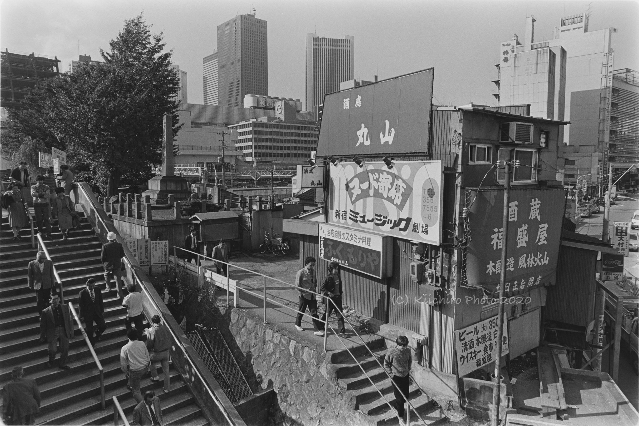 1984年ごろの新宿駅東南口「御大典広場」 – 善本喜一郎 kiichiro yoshimoto